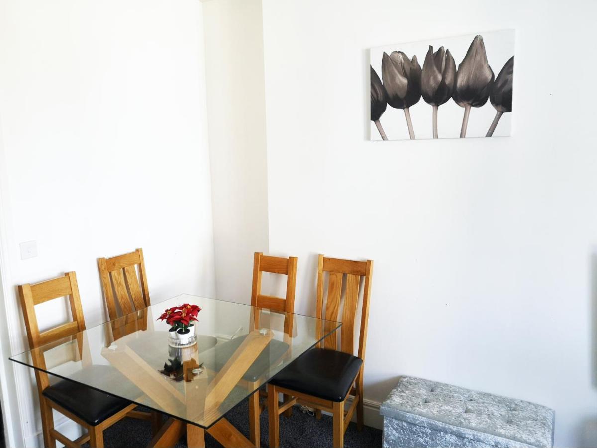 Derwent Street Apartment 2 - Self Contained - 2 Bed Self Catering Apartment Вёкингтон Экстерьер фото