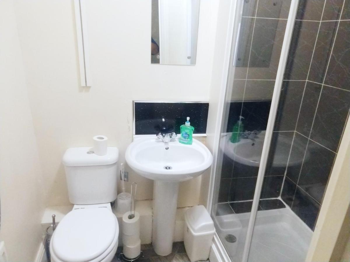 Derwent Street Apartment 2 - Self Contained - 2 Bed Self Catering Apartment Вёкингтон Экстерьер фото