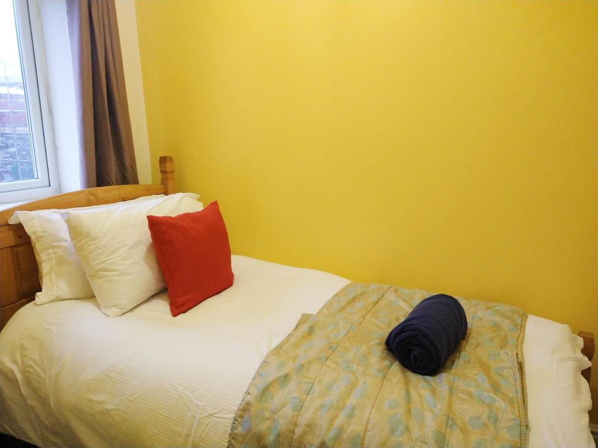 Derwent Street Apartment 2 - Self Contained - 2 Bed Self Catering Apartment Вёкингтон Экстерьер фото